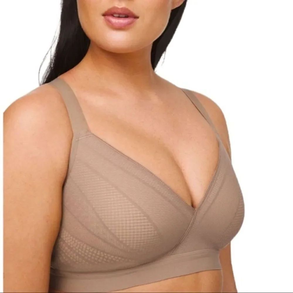 Lululemon | Awake to Lace Athletic Bra Soft Sand / Crepe | 32D